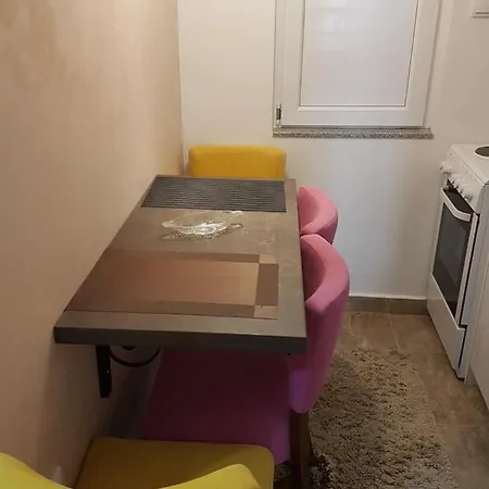 アパート Apartmani Most トレビニエ